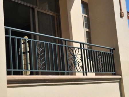 南(nán)甯陽台防護欄(lán)廠家直銷 可定(dìng)制