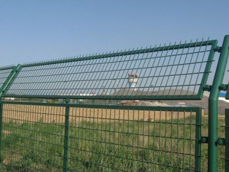 草(cao)坪防護(hu)網，場地(dì)圍欄網(wǎng)