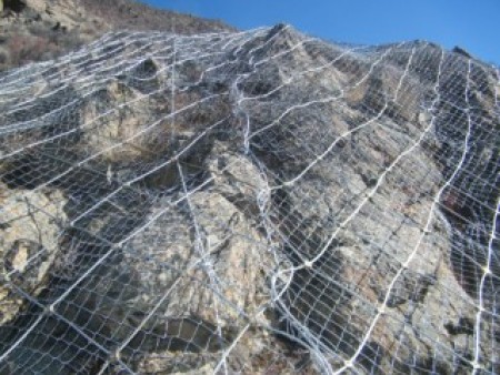 邊(bian)坡防護網，南甯(níng)***生産防護網廠(chǎng)家